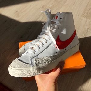 SOLD Nike Blazer Mid ‘77 vintage Habanero Red 6.5